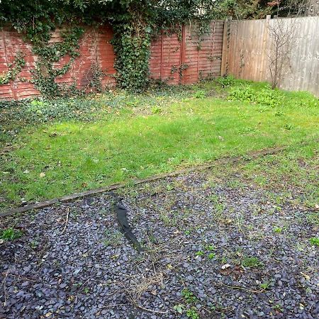 Super Convenient For Central London - Large 2 Double Bed Apartment 30 Seconds Walk To Platform Train Station And 19 Mins To London Waterloo Extérieur photo
