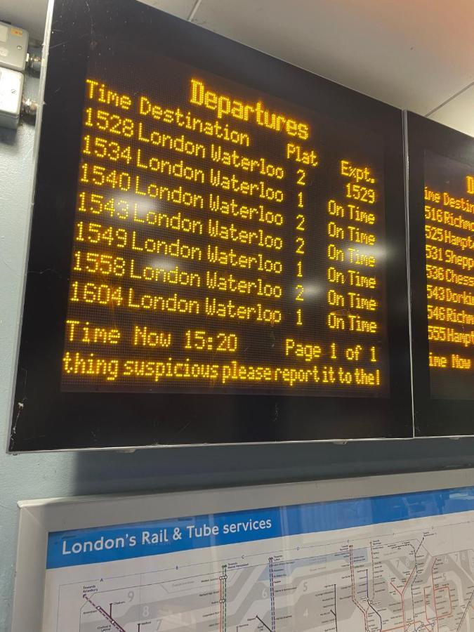 Super Convenient For Central London - Large 2 Double Bed Apartment 30 Seconds Walk To Platform Train Station And 19 Mins To London Waterloo Extérieur photo